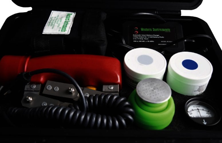 Western Instruments WC-8 Compact 12 Volt Pulsed DC Magnetic Yoke with 7 Amp-Hour Battery
